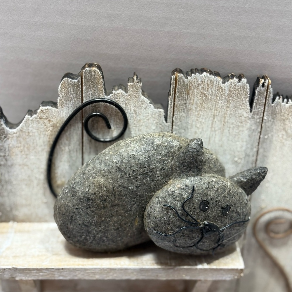 River Stone Cats On. Wall Shelf decor - Picture 4 of 9